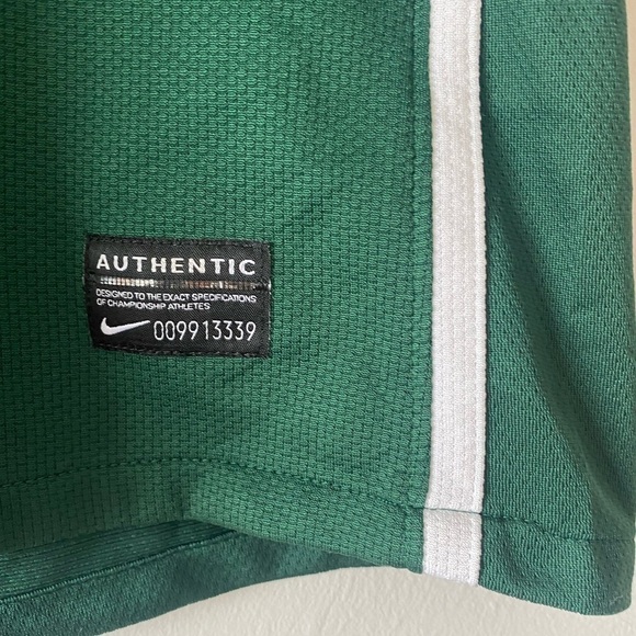 Retro Nike Short sleeve shirt. Green/white. Size 12-13 years - Picture 10 of 11